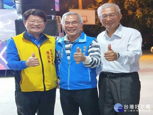 宋江陣顧問團長黃文献(右起)、主委黃志摩、市議員陳昆和。