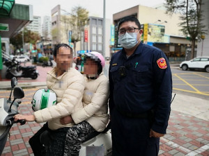 警方靠母子相同夾克找到家人。林重鎣攝

