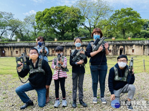 淡水古蹟博物館4月4日將於滬尾礮臺舉辦「家族大戰－古蹟親子鐳戰賽」，要送100位親子免費到滬尾礮臺玩鐳戰，親身感受槍林彈雨的氣氛