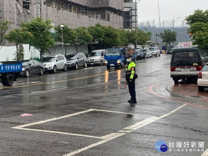 龜山分局針對轄内大型公墓及墓園周邊道路，編排警力加強交通疏導及防竊勤務作為。

