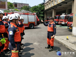 新北市119接獲消息後立即於1016開始陸續派遣人車支援，由特搜大隊長鍾世銘帶隊