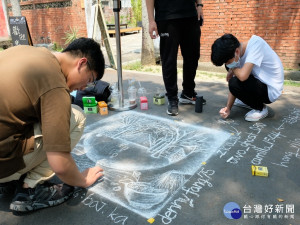 明台師生作品。林重鎣攝 