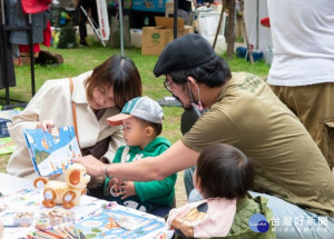 不少爸媽帶著孩子前來體驗不同的兒童主題活動