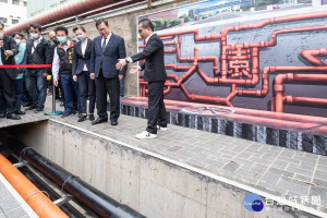 經濟部長王美花、桃園市長鄭文燦視察大園工業區「放流管理系統」及「共同管溝」工程。
