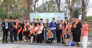 南投縣表揚優秀社會青年與學生。（記者扶小萍攝）