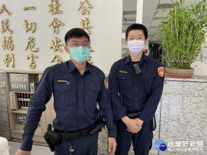 江翠派出所員警李祁彥、吳政峯獲報後搜查公寓頂樓，發現圍牆上有一身影，雙腿掛在圍牆外、身軀在牆上搖搖欲墜，員警趕緊衝上前一個擒抱將林男抱離圍牆上