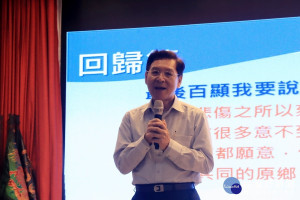 彭百顯發表新書彭百顯的回歸。（記者扶小萍攝）