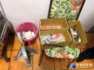 現場還有注射過的針具及藥品／陳致愷翻攝