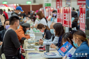 桃市府與榮服處合辦青年亮點場聯合徵才，共計68家廠商提供超過2,500個職缺