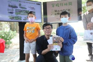 視察岡山河堤公園共融遊戲場工程　陳其邁：蓋出大小朋友喜歡的公園