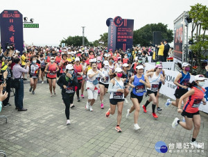 新北市鐵道馬拉松接力賽18日於福隆開跑