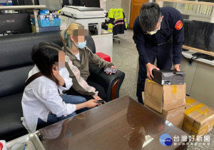 警方順利找到黎女的鞋子，將物品帶返所後通知黎女前來確認

