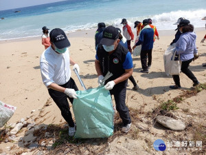 屏東縣府擴大淨海淨灘活動　首場小琉球熱烈起跑