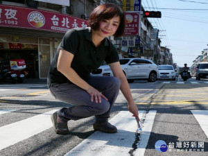 何欣純爭取道路建設。林重鎣攝