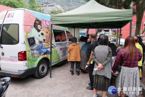 南基醫院在各鄉鎮市舉辦醫療車檢查服務。（南基提供）