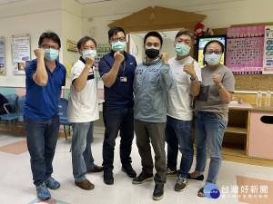 集集鎮陳紀衡鎮長率領集集鎮公所民政課同仁，前往竹山秀傳醫院接種AZ疫苗。