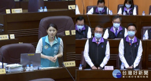 ▲提升機場捷運服務，市議員陳雅倫：增設親子友善車廂或專區。（圖／議會提供）