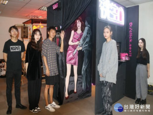 
弘光科技大學文化創意產業系畢展「晝夜XYZ」，運用訪查到的在地文史，開發文創商品、拍紀錄片或設計教材，5月1至4日將在豐原家樂福in89豪華影城展出。（記者陳榮昌攝）