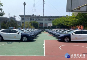 雲林縣警察局辦理新購高性能巡邏車16輛、偵防車11輛，局長朱宗泰叮嚀落實車輛管理維護及駕車執勤安全，有效維護治安與交通。