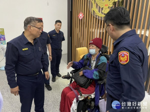 新北警察局長黃宗仁亦於第一時間到板橋派出所關心翁民，翁民更在局長面前大大感謝警方辛勞