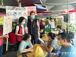 移工防疫不鬆懈 張大春局長至東協廣場加強宣導