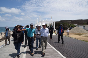 賴峰偉率縣府主管訪視北海　允興建吉貝跆拳道館培育國手