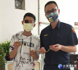 陳姓越南籍男子向員警道謝，大讚臺灣警察的高效率
