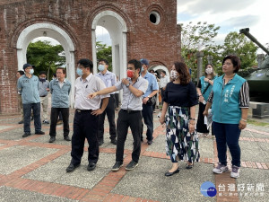 軍史公園將變身集集鎮首座共融式特色公園，立委羅美玲邀營建署長吳欣修會勘。