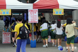 國中大會考於疫情增溫中登場，一連兩天在嚴格的防疫措施中進行。