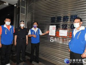南投縣長林明溱帶隊往八大行業稽查防疫作為。（縣府提供）
