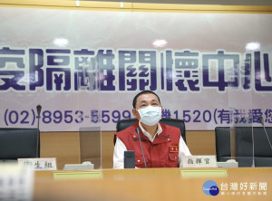 侯友宜說大家真的非常辛苦，疫情非常嚴峻的時刻大家都待在家裡，又發生停電，所以昨晚有很多的電話不斷湧入1999抱怨