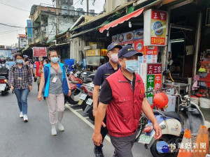 新冠肺炎疫情日益嚴峻，為保護所有市民健康，新北市警察局新莊分局與區公所執行防疫聯合稽查