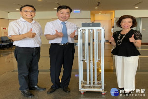 防疫用智慧型紫外線殺菌機。