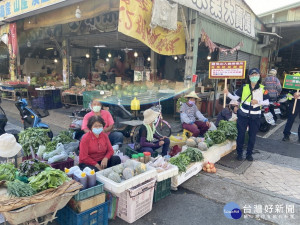 太平警方到傳統市場宣導。林重鎣攝