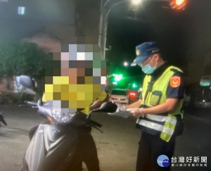 雲林縣警局配合中央及地方防疫政策，規劃可能群聚之處所部署警力，規劃宣導、勸導、告誡及採取驅散作為，全力防杜破口。