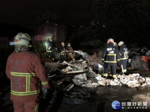 環保局前日晚間22時許，接獲消防局及警察局通報五股夏綠地發生廢棄物火警，稽查員趕往現場發現大量廢棄物餘燼，判斷應為違法處理廢棄物之行為