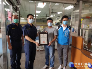 南投分局回贈感謝狀。（議員服務處提供）