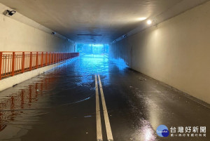 強降雨造成地下道排水不及而積水