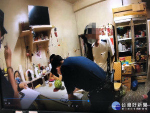 四人打麻將三人圍觀被罰。林重鎣翻攝