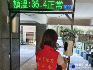 新北市勞工局提醒防疫不分國籍，一旦發現有員工確診，廠方應立即協助全體員工進行普篩，並掌握篩檢結果進行後續防疫作為