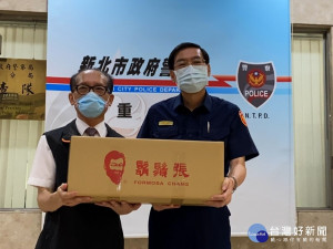 鬍鬚張公司自今(3)日起至6月9日連續7日提供約1428個暖心便當給三重警分局，向第一線努力不懈的防疫英雄致上最崇高的敬意
