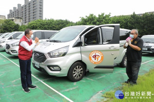 新北市長侯友宜4日視察防疫車隊清消基地，非常感謝這一群防疫伙伴無私奉獻、一同加入對抗疫情