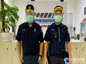 員警自製面罩。林重鎣翻攝