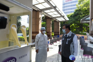 建立移工防線固安計畫啟動，桃園市長鄭文燦視察台達電快篩作業。