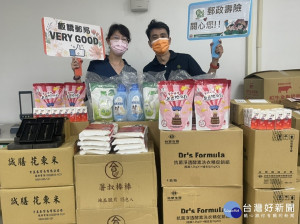板橋郵局捐贈新北市榮民服務處愛心物資，轉送亟需關懷照顧的榮民眷