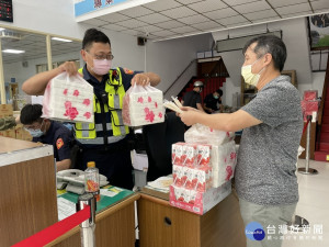 華航空廚贈警防疫便當，補充體力好抗疫