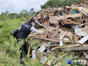 屏東環保局聯合警察局　破獲非法棄置廢棄物業者