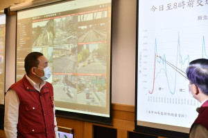 侯友宜21日視察交控中心，了解交通路況和公共運輸運量等情形