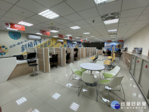 新店就業服務站今(21)日正式搬遷至新店行政園區7樓，現場環境寬敞舒適