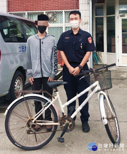 北港警方網路巡邏發現被害人遺失腳踏車，立即請巡邏網協助找尋，並調閱監視器順利查出竊嫌，找回失主的愛車。